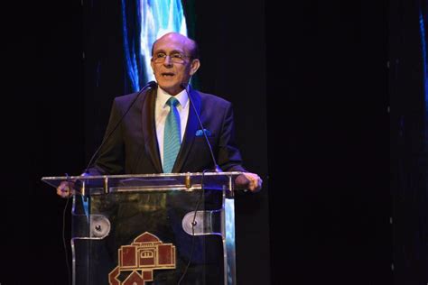تحدّث الأمير هاري في فيديو مصوّر عُرض في حفل توزيع جوائز الأميرة ديانا الذي أُقيم في لندن في ال 28 من الشهر الحالي، عن مشاركته وشقيقه الأمير ويليام في حفل إزاحة الستار عن تمثال والدته الأميرة الراحلة ديانا، والذي. بالصور.. تكريم الفنان القدير محمد صبحي - وطنى