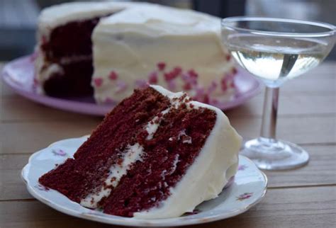 Arrange remaining berries decoratively over top of cake. Red Velvet Cake Mary Berry Recipe - Vegan Red Velvet ...