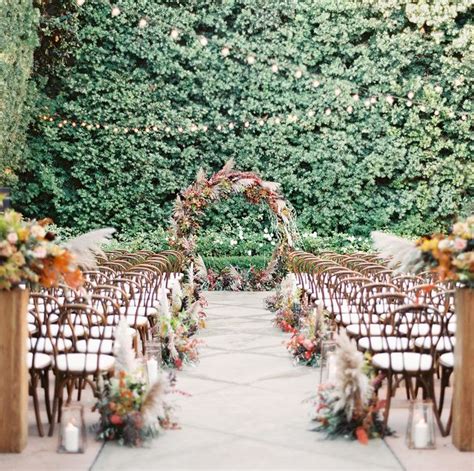 12 Pretty Fall Wedding Arch Ideas Outdoor Fall Wedding Altars