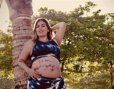 Ex Bruna Surfistinha Rachel Pacheco dá a luz gêmeas uma está na UTI