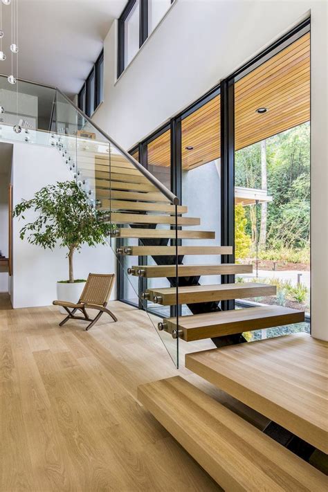 The Beautiful Staircase Decor Of The House Becomes Comfortable Homemidi Modern Staircase