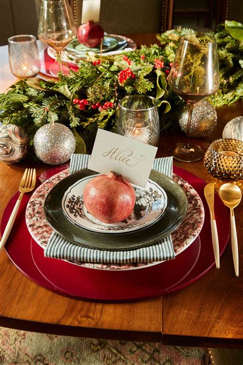 25 Christmas Table Settings For A Festive Holiday Meal