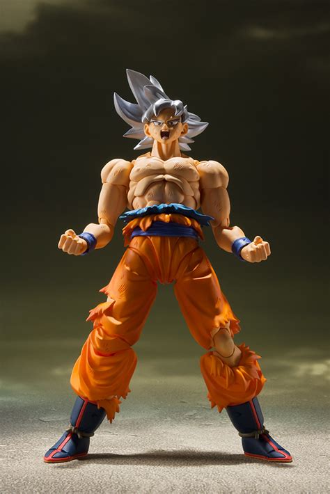 Standing a powerful 110mm tall, the figure features all of the posability fans have come to expect from s.h.figuarts. Dragon Ball Super S.H. Figuarts Bandai Action Figure Son Goku Ultra Instinct 14 cm | Millennium ...