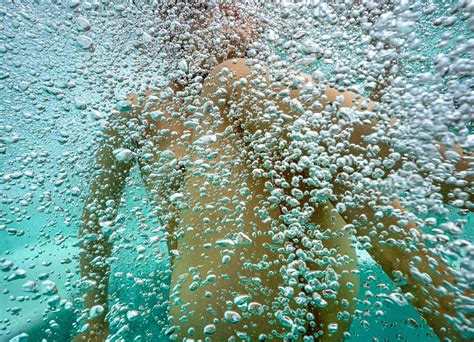 Alex Sher Sangre y Leche VIII fotografía de desnudo bajo el agua