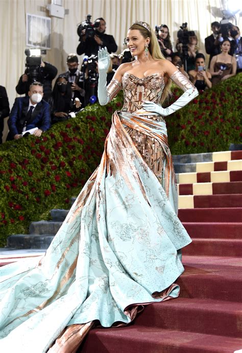 cambio de look en tiempo récord met gala 2022 todos los looks de la alfombra roja