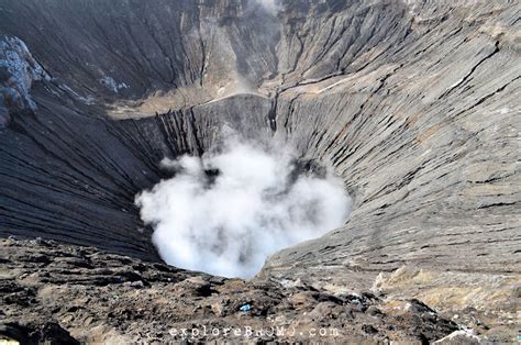 Kawah Bromo Gunung Api Di Kaldera Tengger Yang Masih Aktif Saat Ini