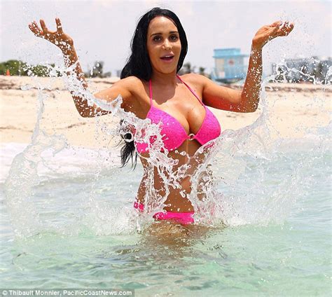 Octomom Nadya Suleman Shows Off Curves In Eye Catching Bikini Daily