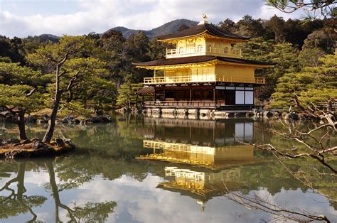 The Stunning Kinkakuji Golden Pavilion Points With A Crew