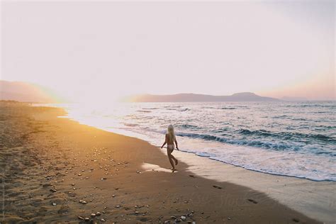 Babe Naked Girl Running Along The Beach At Sunset By Evgenij Yulkin