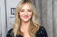 'SNL' Star Abby Elliott Says Talking About Her 'Emotionally Difficult ...