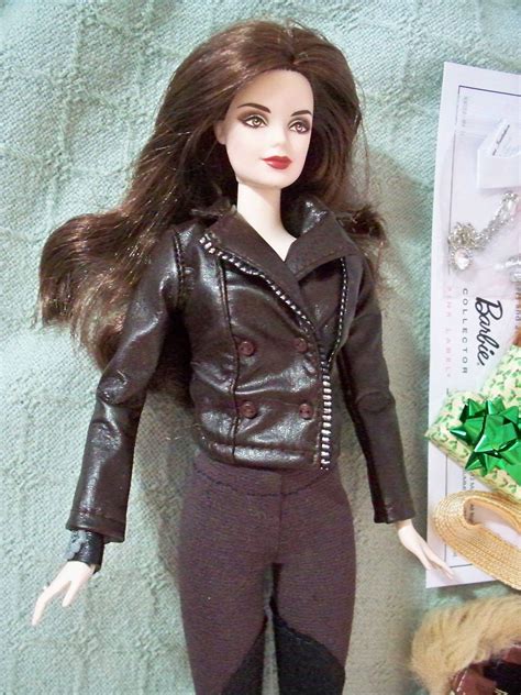 Bella Cullen With Her Cullen Crest Wrist Cuff Added From An Emmett Doll