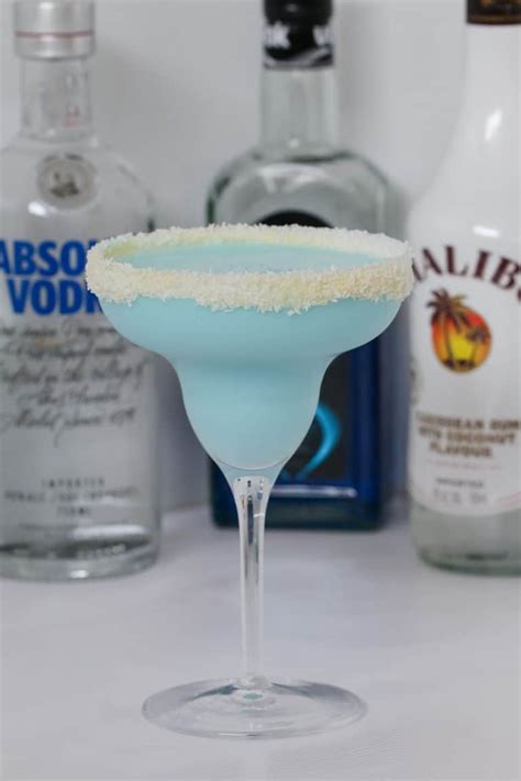 Rosemary, malibu caribbean rum with coconut liqueur, pomegranate seeds and 4 more. Blue Coconut Rum Cocktail | Malibu, Vodka & Blue Curacao ...