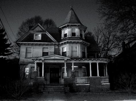 Houses That Are Creepy In The Dark 2 Does This Make You T Flickr