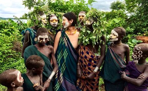 駆け引きがないからぶつかっていける写真家ヨシダナギアフリカで全裸になった瞬間を語る ヨシダナギ アフリカ アフリカの部族