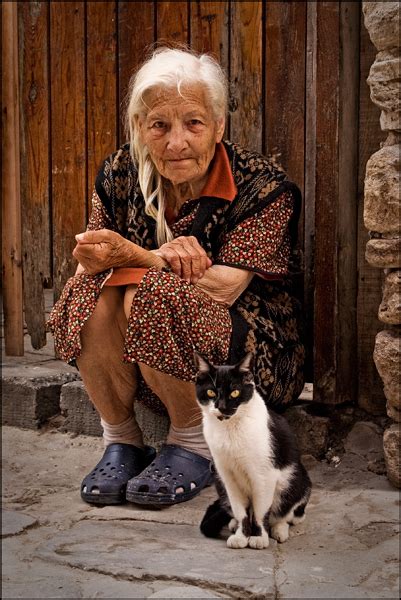 Old Lady And Her Cat Cats Cat People Cute Cats