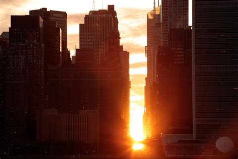 First Manhattanhenge Sunset Of 2022 Memorial Day Weekend