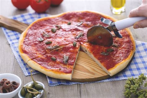 Neapolitan Pizza Italian Recipes By Giallozafferano
