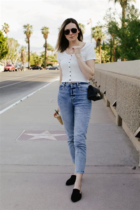 How To Wear Mom Jeans Styling Tips Tea Cups And Tulips