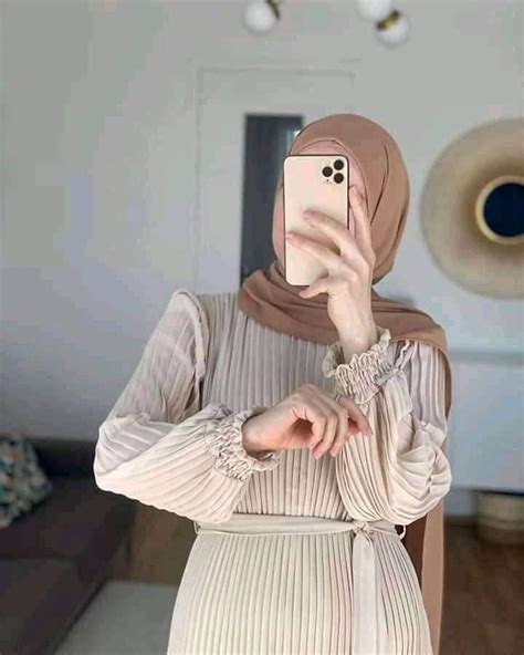 Inspirasi Gaya Foto Selfie Di Depan Cermin Sambil Pamer Dress Cocok Untuk Online Shop Fashion