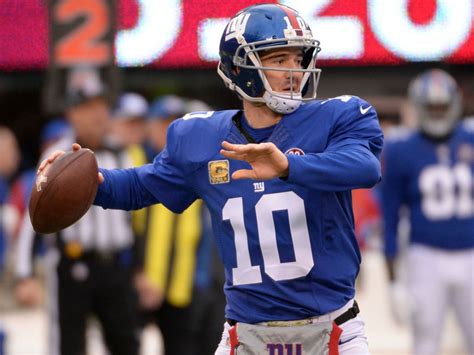 Video Giants Eli Manning Throws Terrible Interception