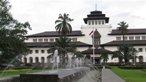 Here are 2 possible meanings. Gedung Sate Bandung - YouTube