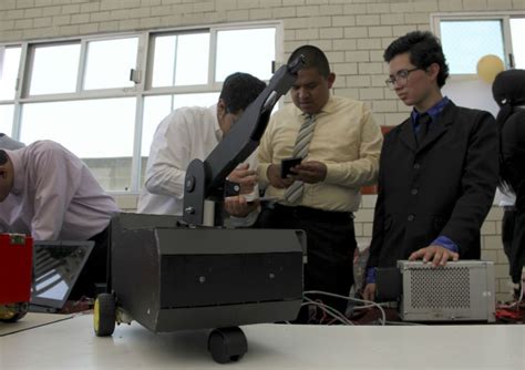 Estudiantes Del Ipn Crean Robot Para Ayudar A Bomberos 24 Horas