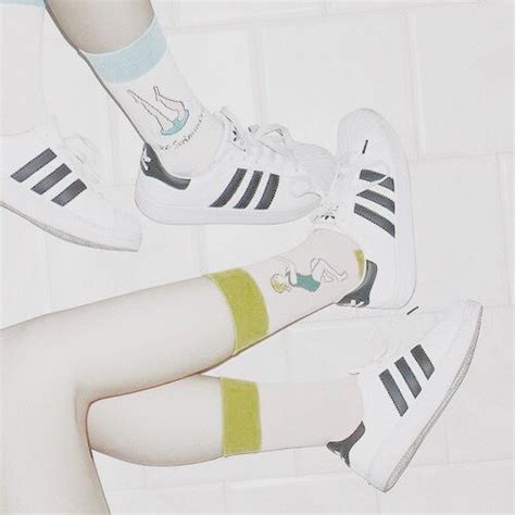 Pin By ･ﾟ𝓔𝓵𝓵𝓲𝓸𝓽 ･ﾟ On ･ﾟ— Music Adidas Sneakers Shoes Sneakers