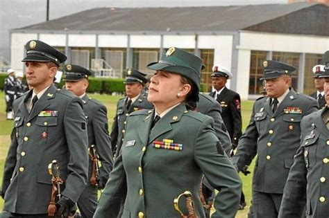 Una Mujer Alcanzó Máximo Grado De Suboficial En Ejército Colombia