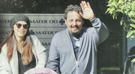 Il rapporto con i genitori. Enrico Brignano e Flora Canto, prima uscita con la piccola ...