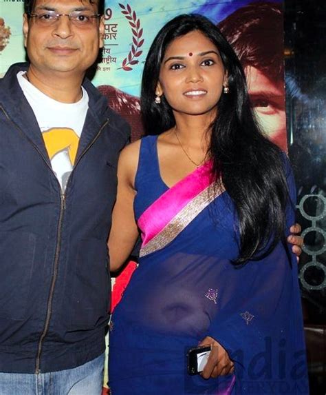 Usha Jadhav Marathi Actress Transparent Saree Navel Show Event Pics