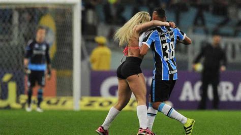 WATCH Contestant For Brazils Miss Bumbum Award Danny Morais Invades The Pitch