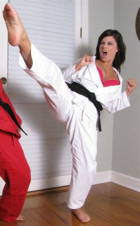 Épinglé Sur Karate Girls