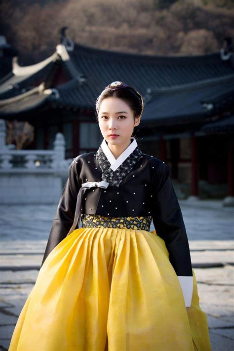 Thanks To K Pop And Tradition The Hanbok Is Making A Big Comeback In 2020