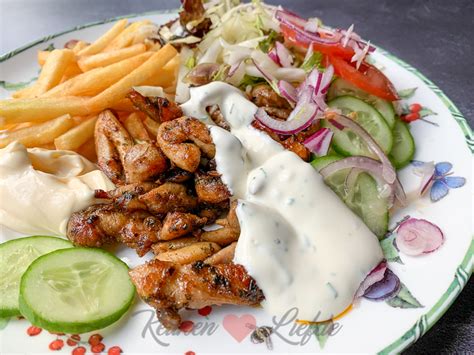 Kipshoarma Met Pitabrood Knoflooksaus En Wittekoolsalade Keukenliefde