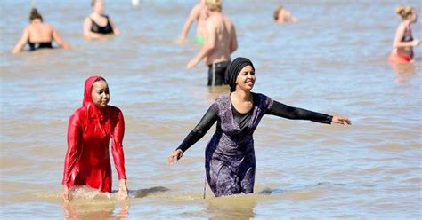 Uitslag Stelling Liever Bloot Op Het Strand Wat U Zegt Telegraafnl