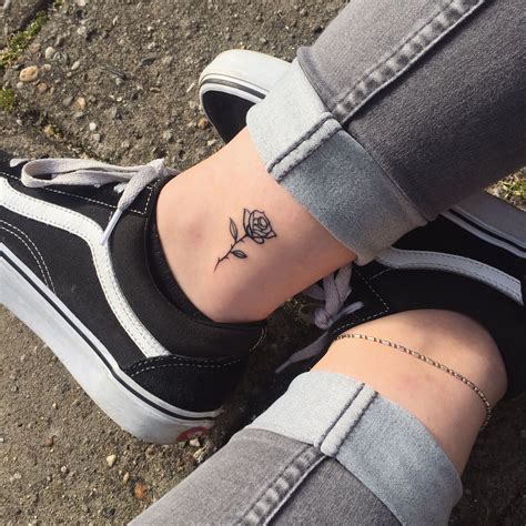 Ankle tattoos are very versatile. small rose tattoo ankle #RoseTattooIdeas | Kleine rose ...