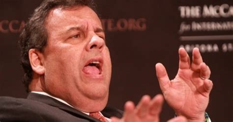 Caught On Camera Chris Christie Had An Encounter With Chicago Cubs Fan