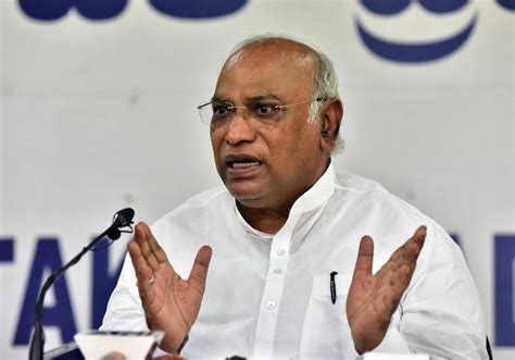 Mallikarjun Kharge, 3 others only 'validly-nominated' candidates in ...