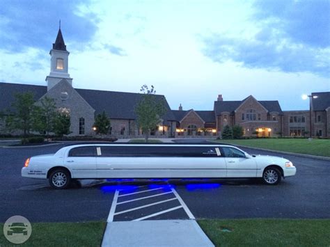 13 Passenger White Stretch Lincoln Town Car Limo Affinity Air