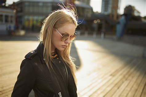 Fondos De Pantalla Mujer Rubia Retrato Chaquetas De Cuero Gafas