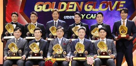 May 21, 2021 · 연예. 이대호 25억 3년 연속 연봉킹…양의지 연봉 20억 - 매일신문