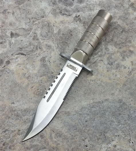 85 Heavy Duty Stainless Steel Serrated Blade Survival Knife With Kit