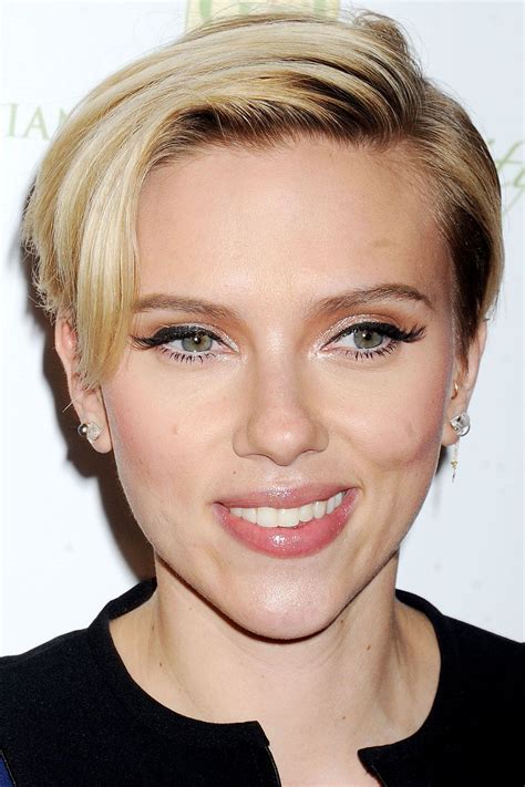 Scarlett Johansson Wows With Her Blonde Crop Do At A Hurricane Sandy