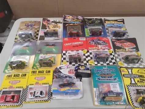 Lot Listing 253 Model Cars And Hotwheels — Lucky Collector Car Auctions