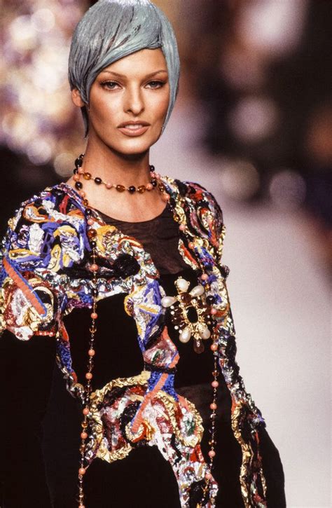 Linda Evangelista At Chanel Haute Couture Fw 1992 Linda Evangelista