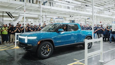 Startup Rivian Builds Its First Electric Pickup