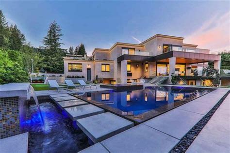 Check Out This Spectacular Contemporary Mansion Listed At 1688m