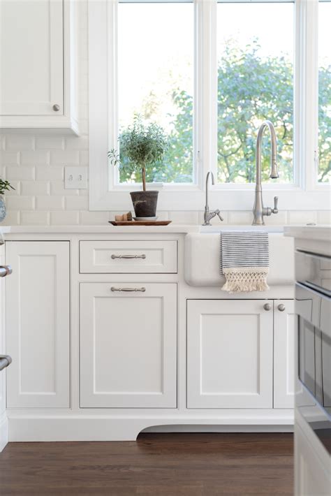 Classic White Kitchen In Benjamin Moore Chantilly Lace Home Bunch