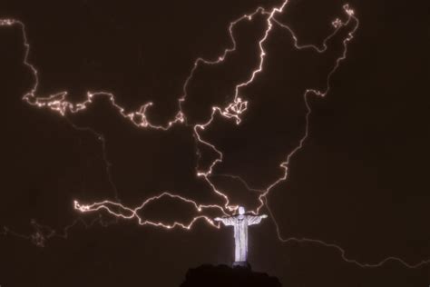 Christ The Redeemer Struck By Lightning Iconic Brazilian Statue Loses