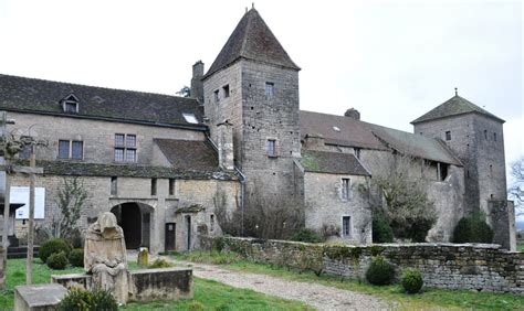 Côte Dor Patrimoine Gevrey Chambertin Le Château A Entamé Sa Cure